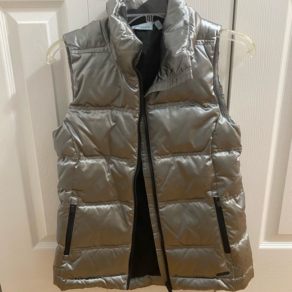 New without tags Athleta silver puffer vest XS